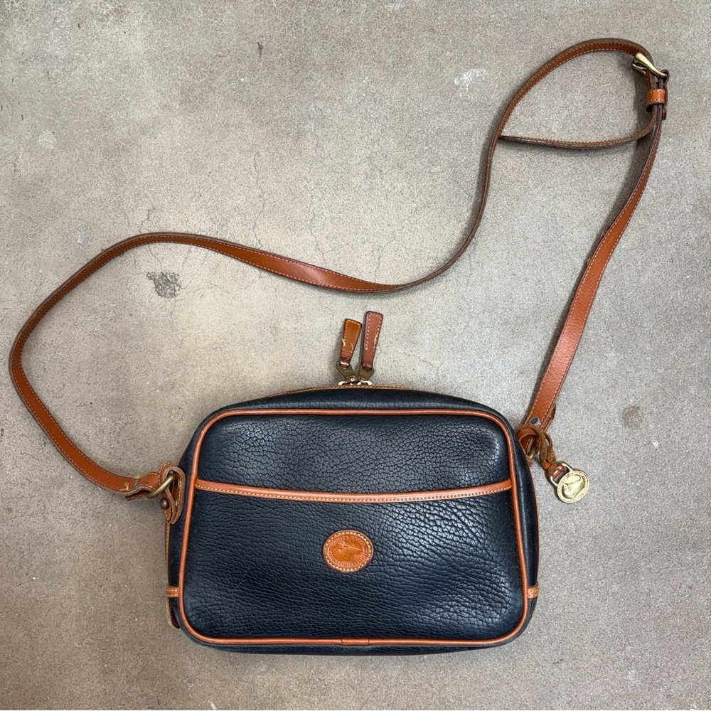 Vintage Dooney & Bourke Camera Bag Black Pebbled Leather Crossbody Brown Trim